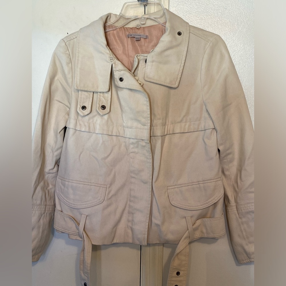 Gap women’s size xs cream color jacket